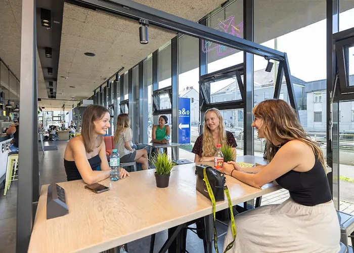 إيه&أوه غراز هاوبتباهنهوف 2*